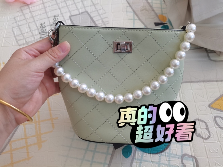 9成新，特别清新的颜色，两种拿法，反正就是...