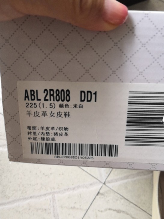 Tata羊皮小坡跟单鞋,超级软,很好搭配,...