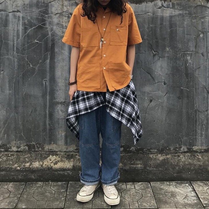 下摆假格子飘带风腰裙衬衫 大小：均码嘻哈高...