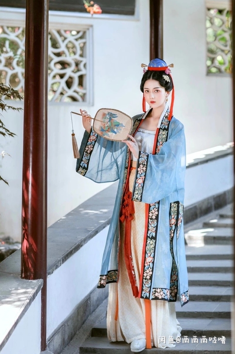 收花朝记淑姬，褙子100收，一套150收