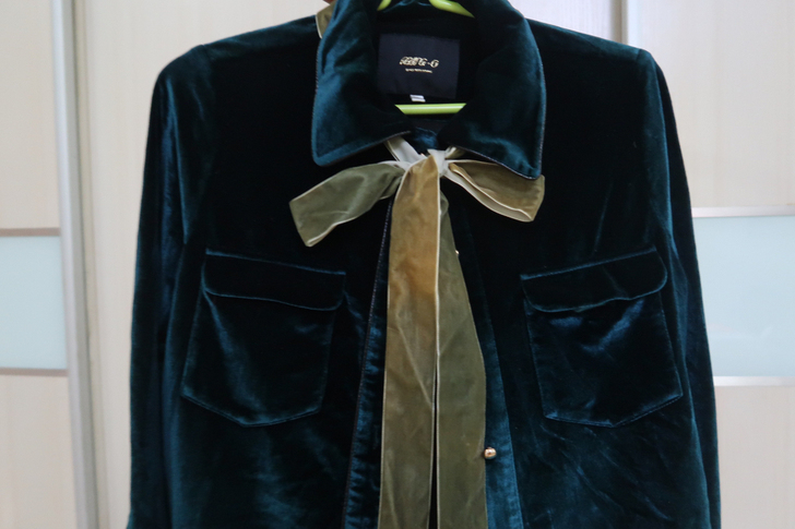 绿色复古丝绒衬衫，厚实，秋天穿没有问题。