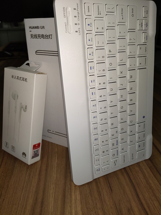 全新 华为店里买手机和平板后送的小礼品，自...