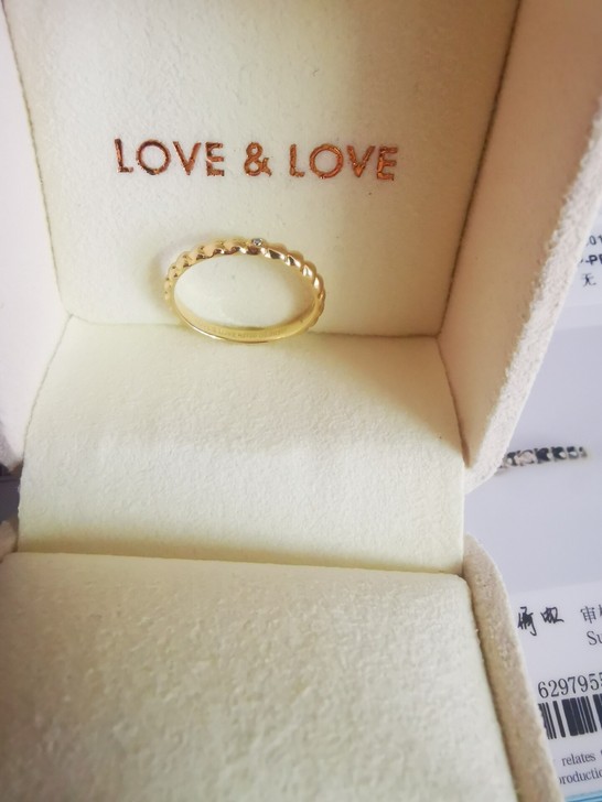 18K金钻石戒指，颜色K黄，圈号9号，1....