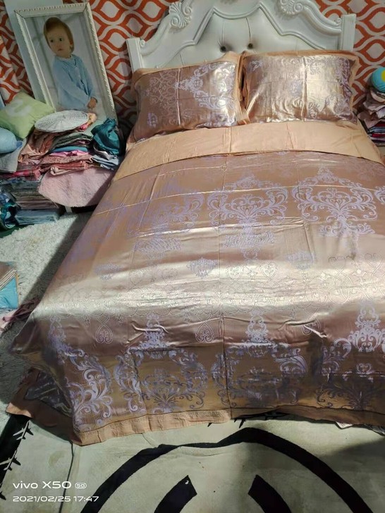 床裙款全棉四件套，床裙尺寸是180*200...