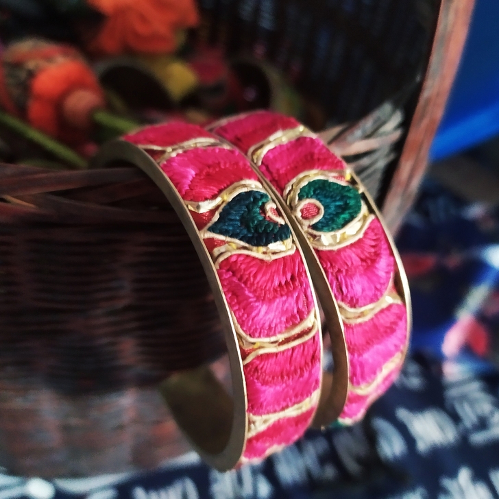 老绣手镯一对 民族风苗银做旧老绣镶嵌手工制作