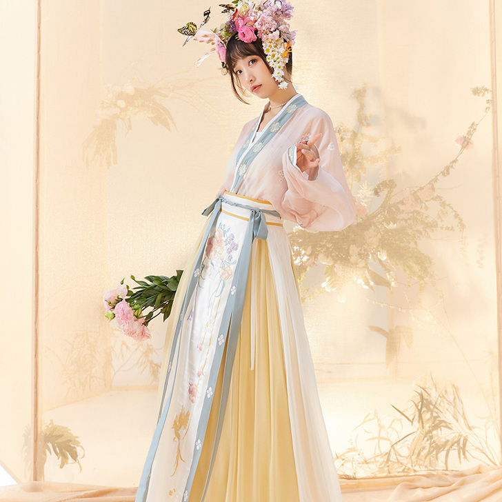 十三余 汉服