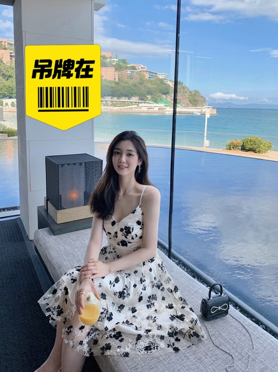 王心慈 提花植绒吊带裙 夏款气质奢华撞色缎...