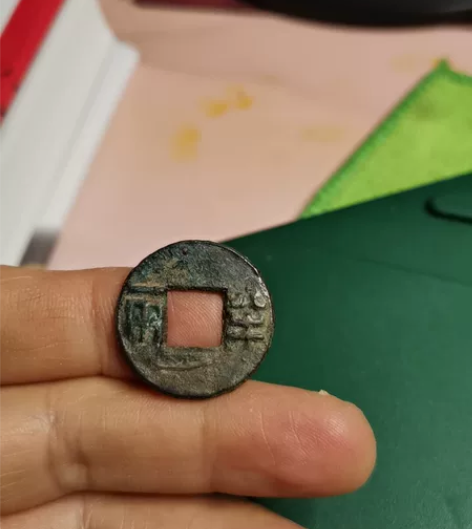 半两钱，卖个漂亮脸蛋。识货者收藏。感兴趣的...