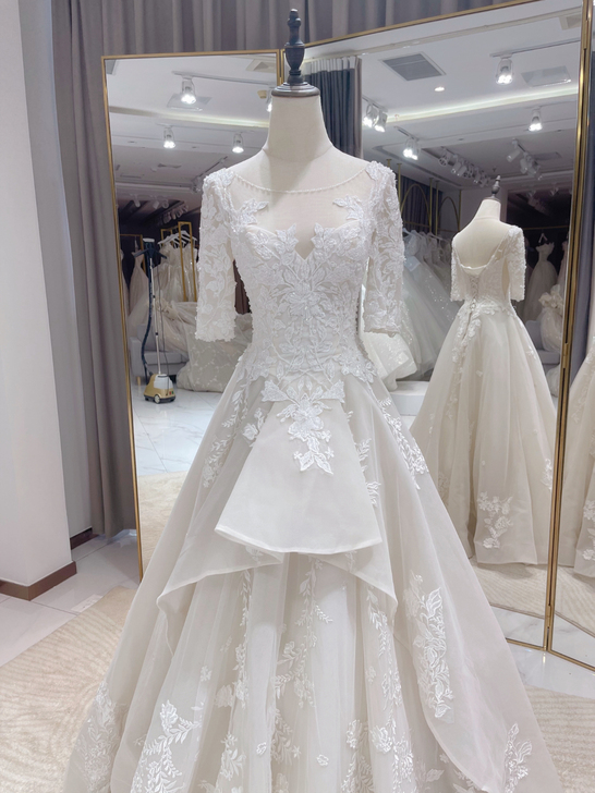 礼服馆升级出清，几乎全新，高品质重手工