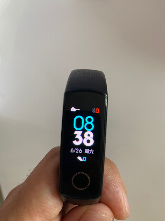 荣耀手环4，成色较好，喜欢的请和我联系吧！