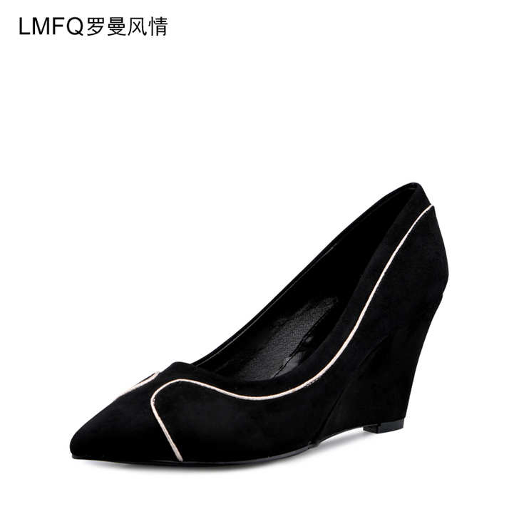 2021年春季新款坡跟单鞋女黑色尖头高跟鞋...
