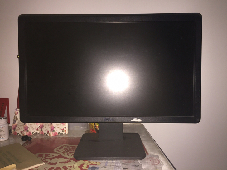 戴尔电脑显示屏不退换保养的很好没有问题或者...