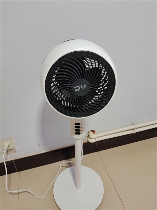 单位发的3台循环风扇，家里用了一台，还剩下...