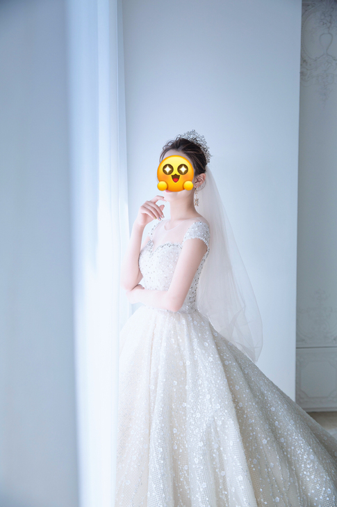 全身手工钉珠婚纱 九成新