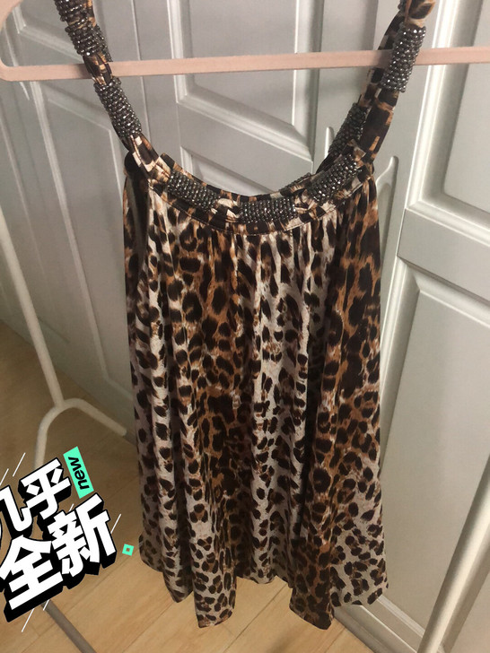 618特价！吊带连衣裙，它的这个吊带是黑色...