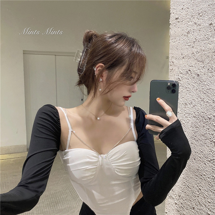 法式复古赫本风露锁骨紧身长袖t恤女小心机水...