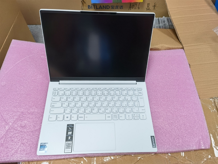 联想Yoga Slim 7i Carbon