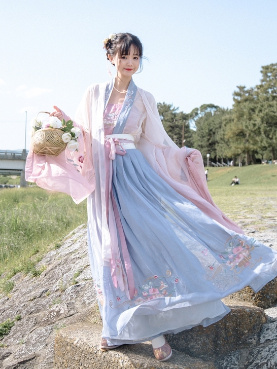 远山乔花篮图下裙