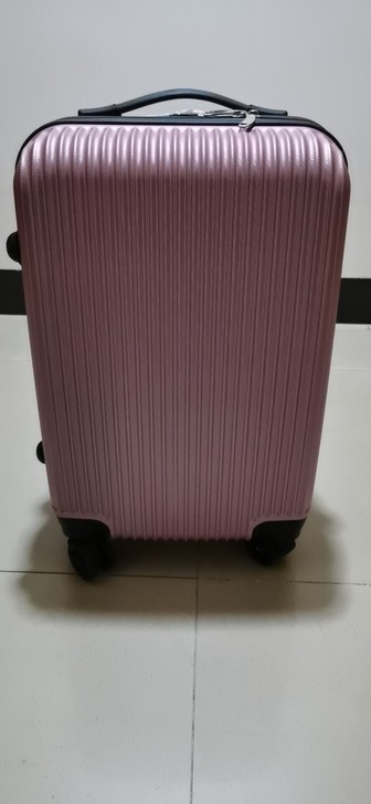 全新19寸旅行箱，两个一起包邮，偏远地区另...