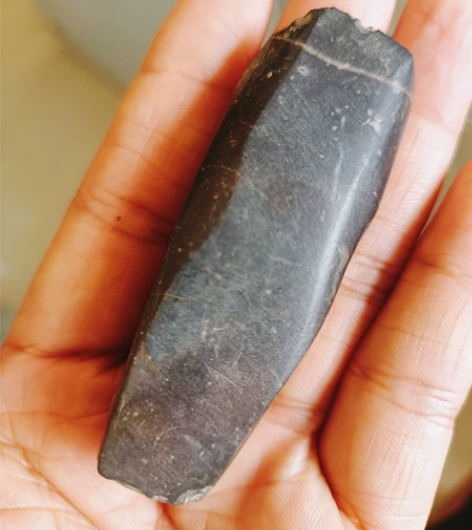 石器时代的小石斧，高古，长6.7cm，石质...
