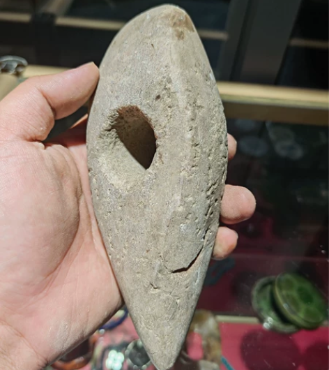 红山文化石镐，石器时代石头镐。 [五角星]...