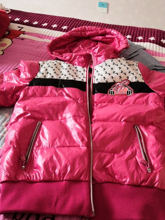 白鸭绒森马羽绒服，衣长60cm不算帽子，肩...