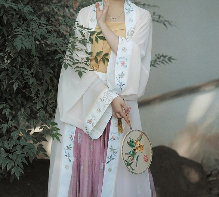 兰若庭酡颜粉褙子m码,秋香绿s码全新带吊牌...