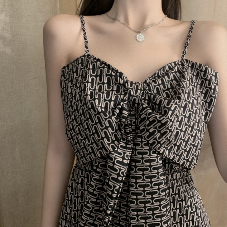 法式小众设计感仙女吊带连衣裙子收腰显瘦气质...