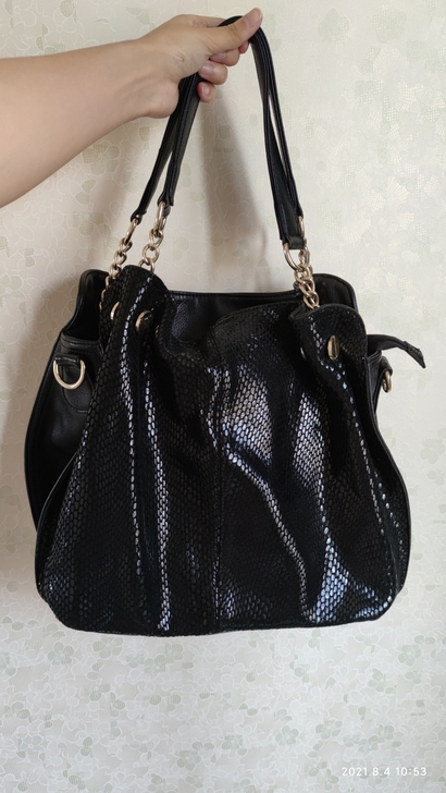 处置闲置包包，买给妈妈的但是她觉得不适合她...