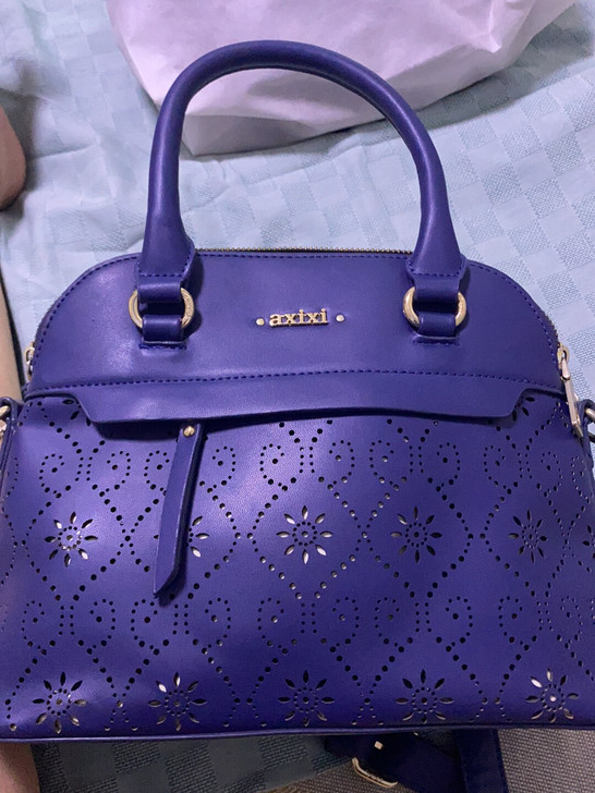 花心小铺镂空贝壳包，手提单肩斜跨，颜色为深...