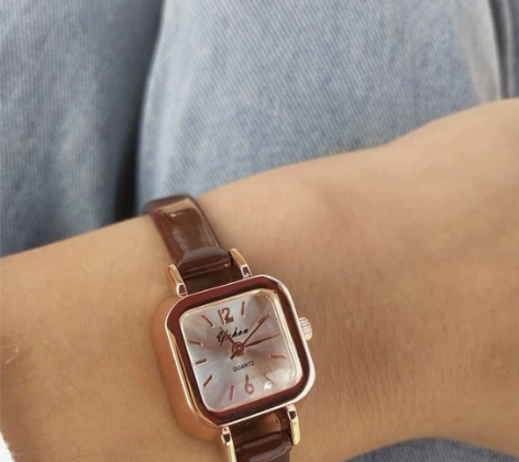 全新 富二代前男友送的小方糖手表，包邮！！...