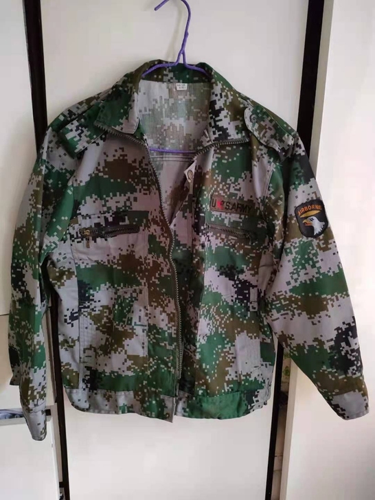 迷彩服一套+腰带+短袖2件，适合身高170...