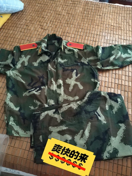 闲置作训服，军训服。军训训练时用过几次。自...