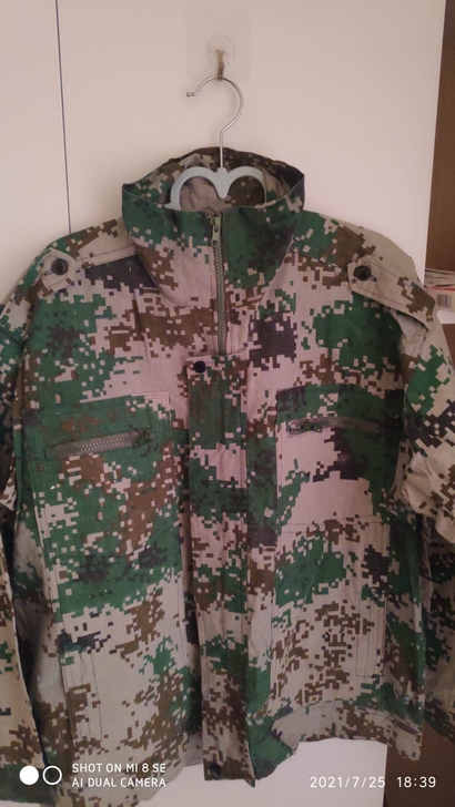 学生军训服套装，M号，带帽子35元，陈家桥...