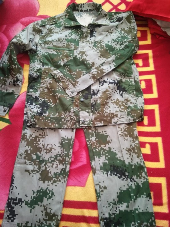 全新迷彩服套装，衣长63厘米胸围110厘米...