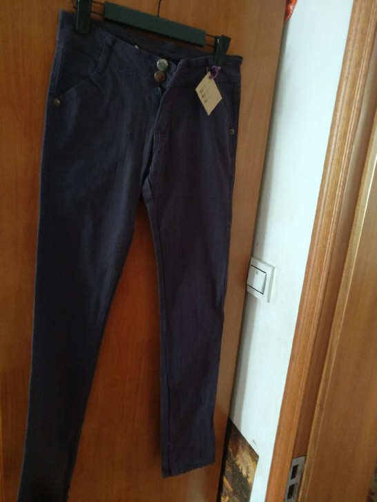 2尺  26码深紫色女裤女牛仔裤，全新未开...