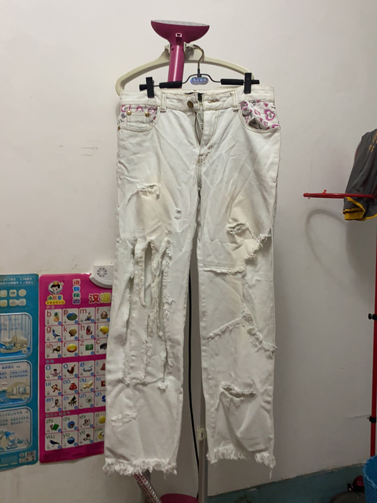 破洞牛仔裤，偏绿白，腰围：80CM，无弹力...