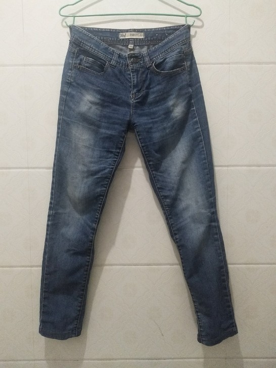 在美特斯邦威店买的女款牛仔裤，适合二尺或者...