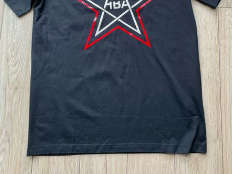 全新HBA宽松版T恤。黑白两色。注意胸前图...