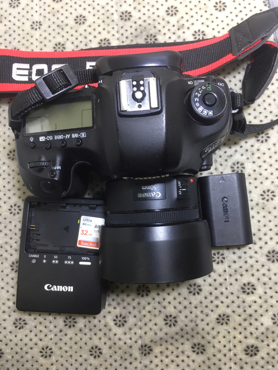 佳能5D3十50mm1:1.8三代小痰盂