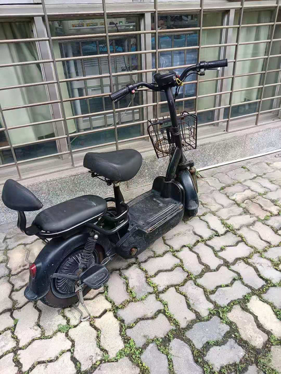 真爱玛电动车,洗一下八成新,30公里续航,...