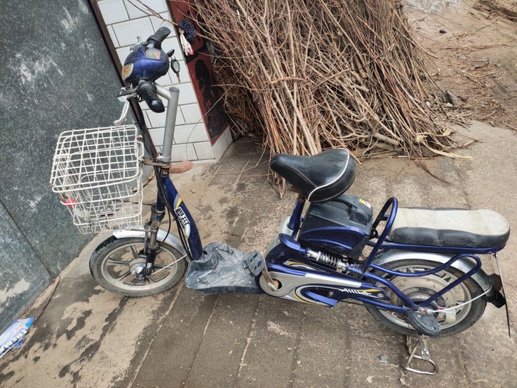 二手爱玛电动车一辆，爱玛电动车，