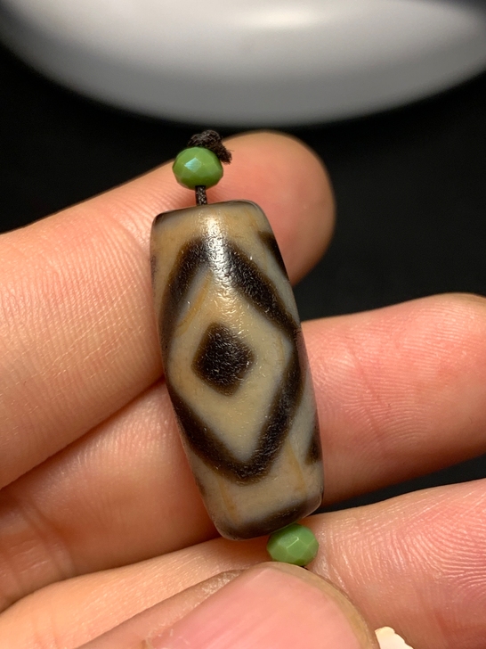 金刚两眼朱砂天珠  尺寸：12/29mm