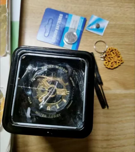 《手慢拍大腿》出一个闲置户外防水手表 时尚...