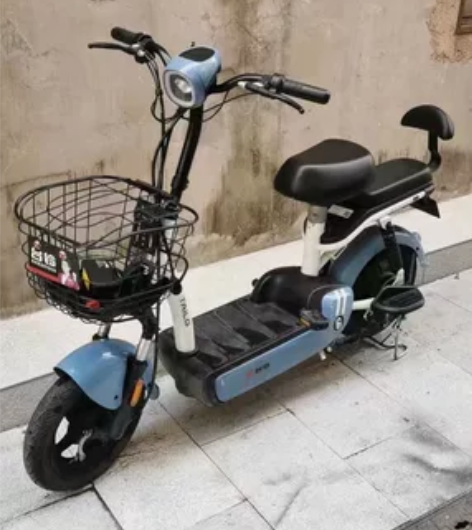 证件齐全，九成新二手品牌电动车，雅迪爱玛台...