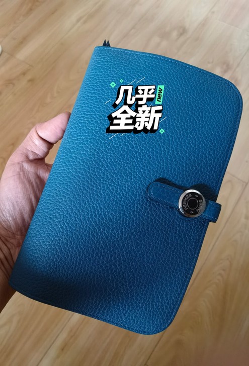 Hermes经典钱包，几乎全新。
