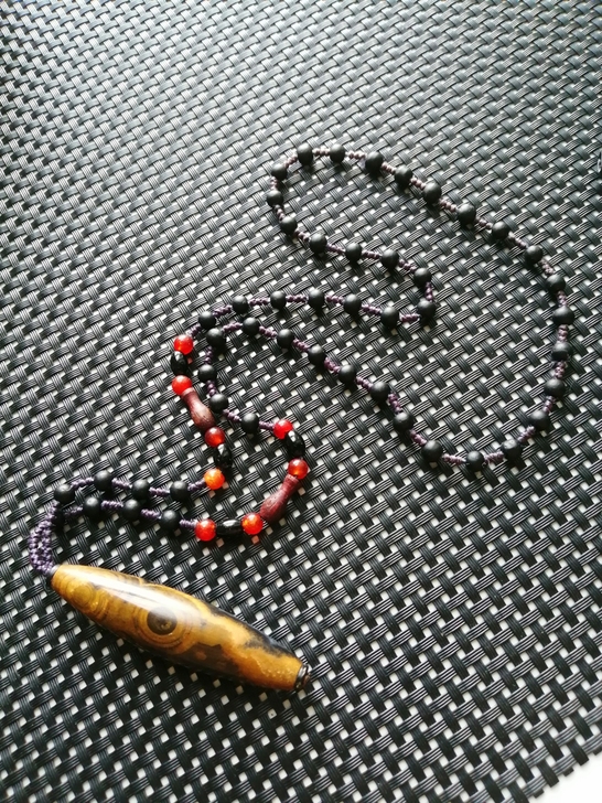 送礼佳品，九眼页岩天珠三号，名字：深邃眼