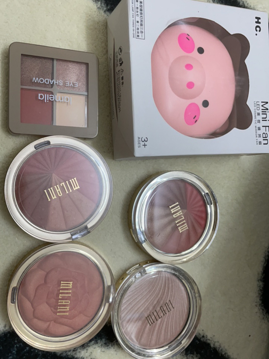 各种腮红、眼影，三个包邮