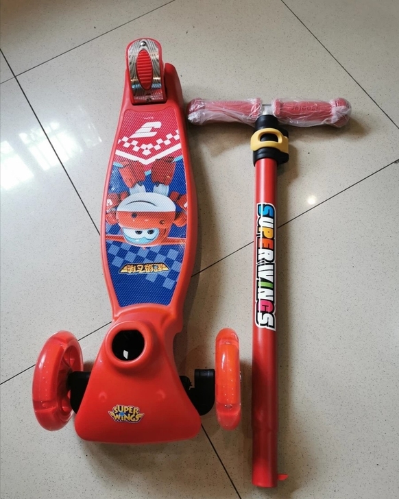 全新，超级小飞侠滑板车