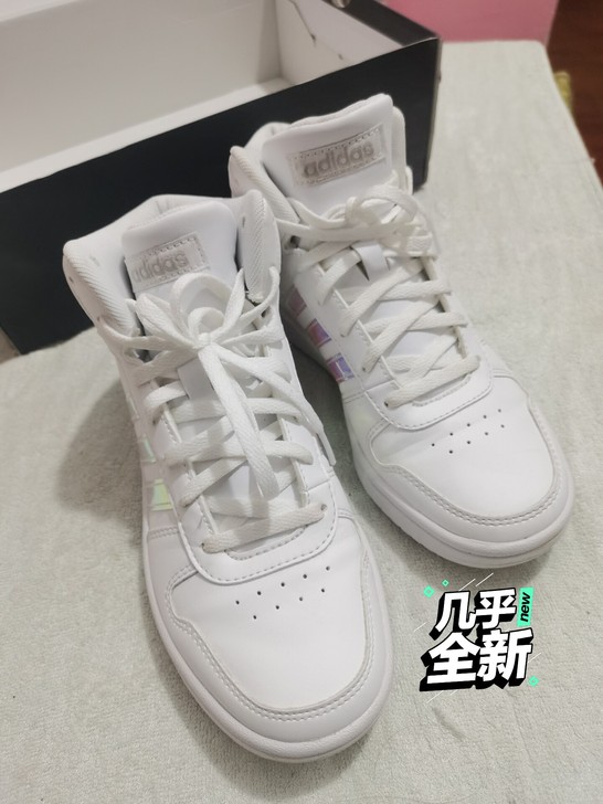 Adidas春季女运动休闲板鞋